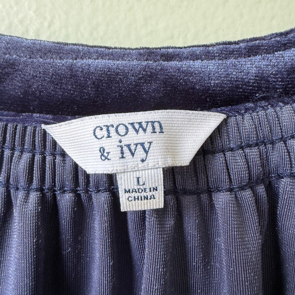Crown & Ivy Womens Velvet Long Sleeve Top Blouse Blue Size L - Picture 2 of 3